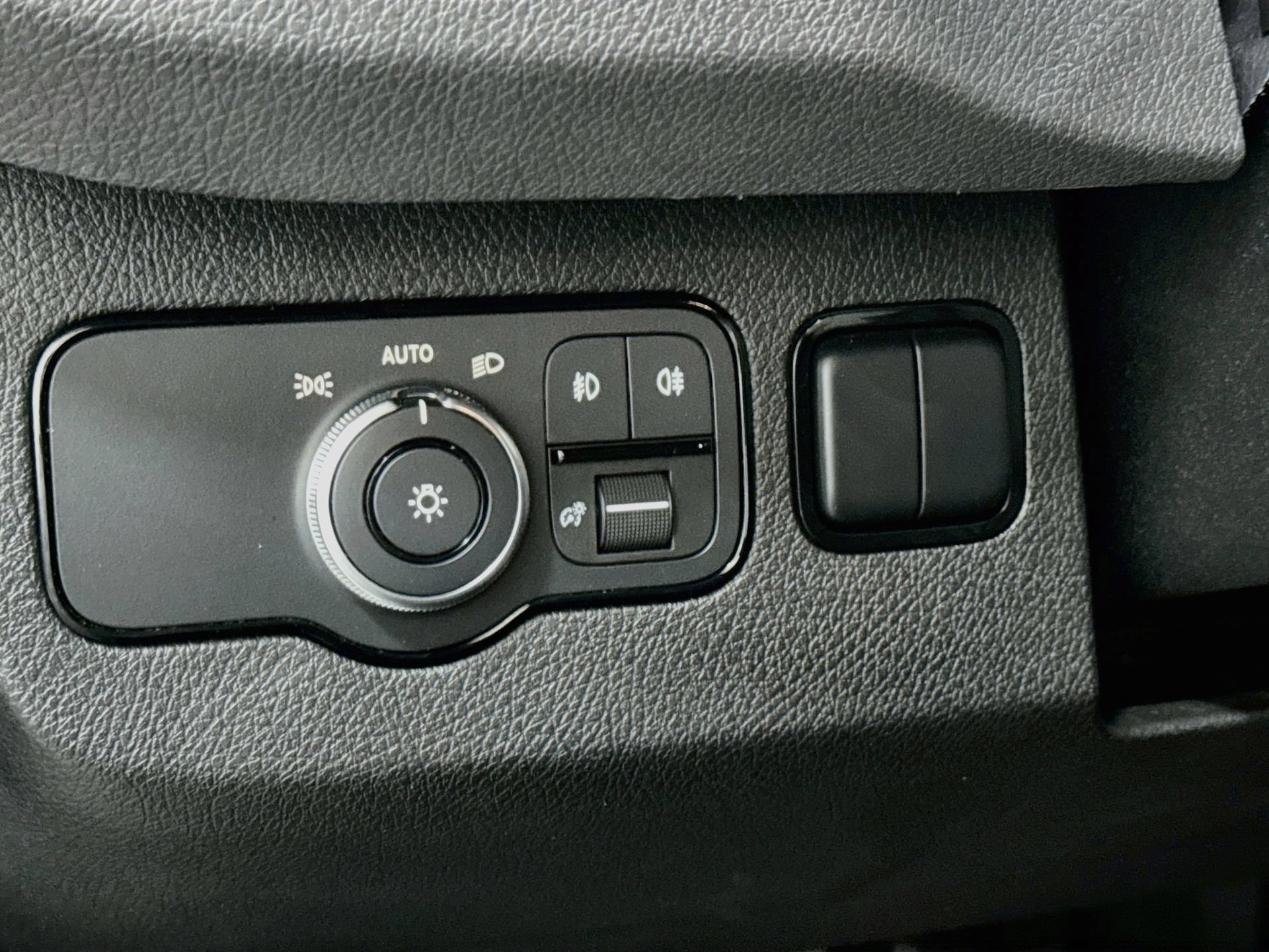 Used 2023 Mercedes-Benz Sprinter 2500 image 11