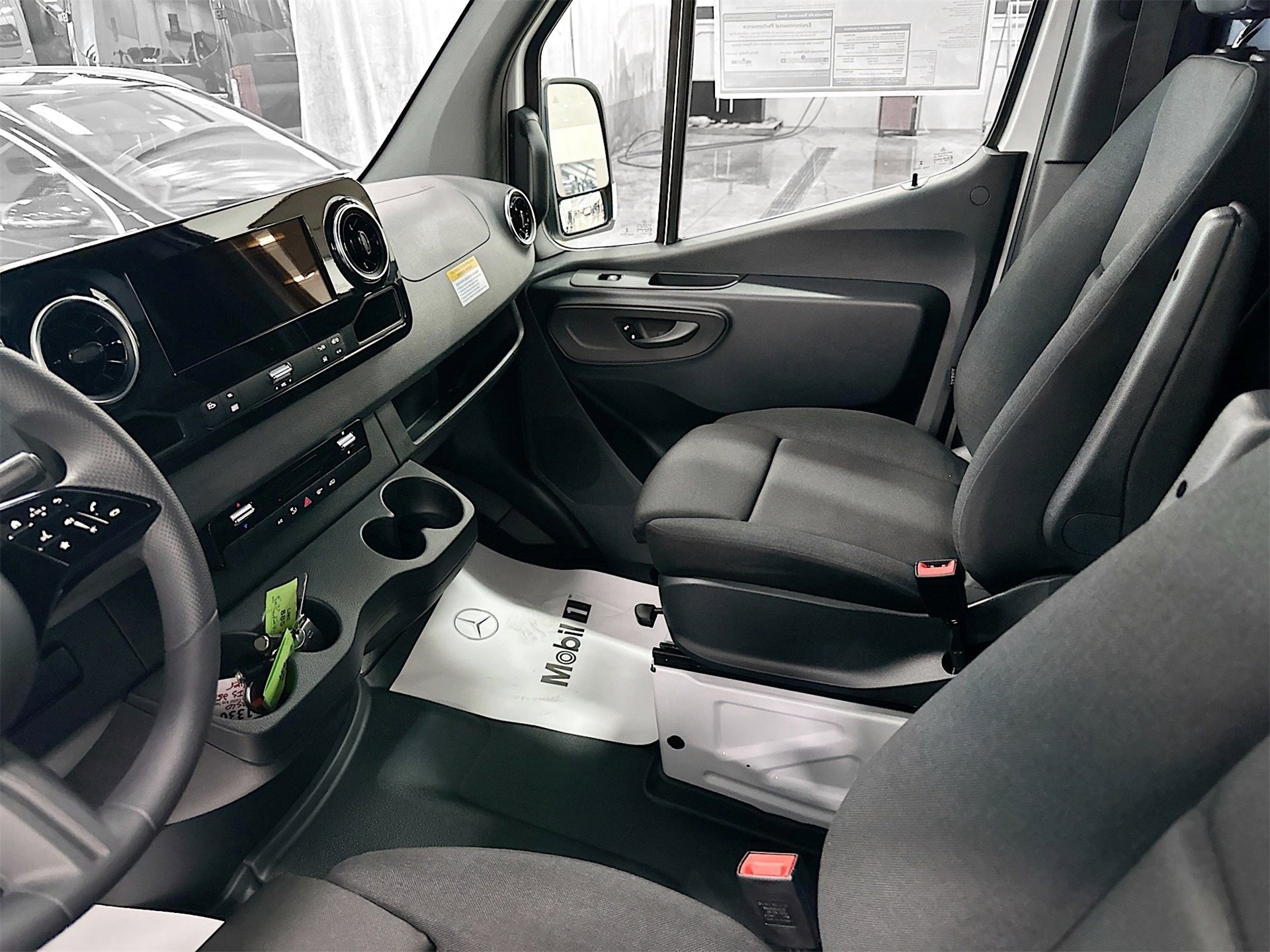 Used 2025 Mercedes-Benz Sprinter 2500 image 23