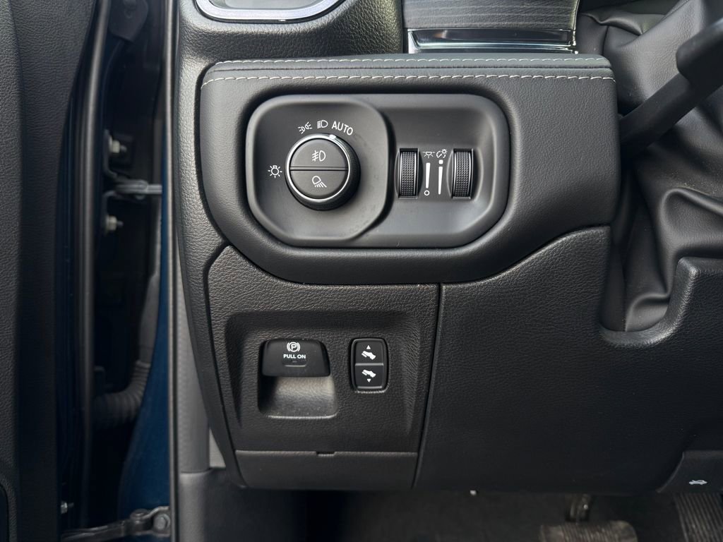 Used 2022 RAM 1500 Limited w/ Cold Weather Group AWD/4WD image 16
