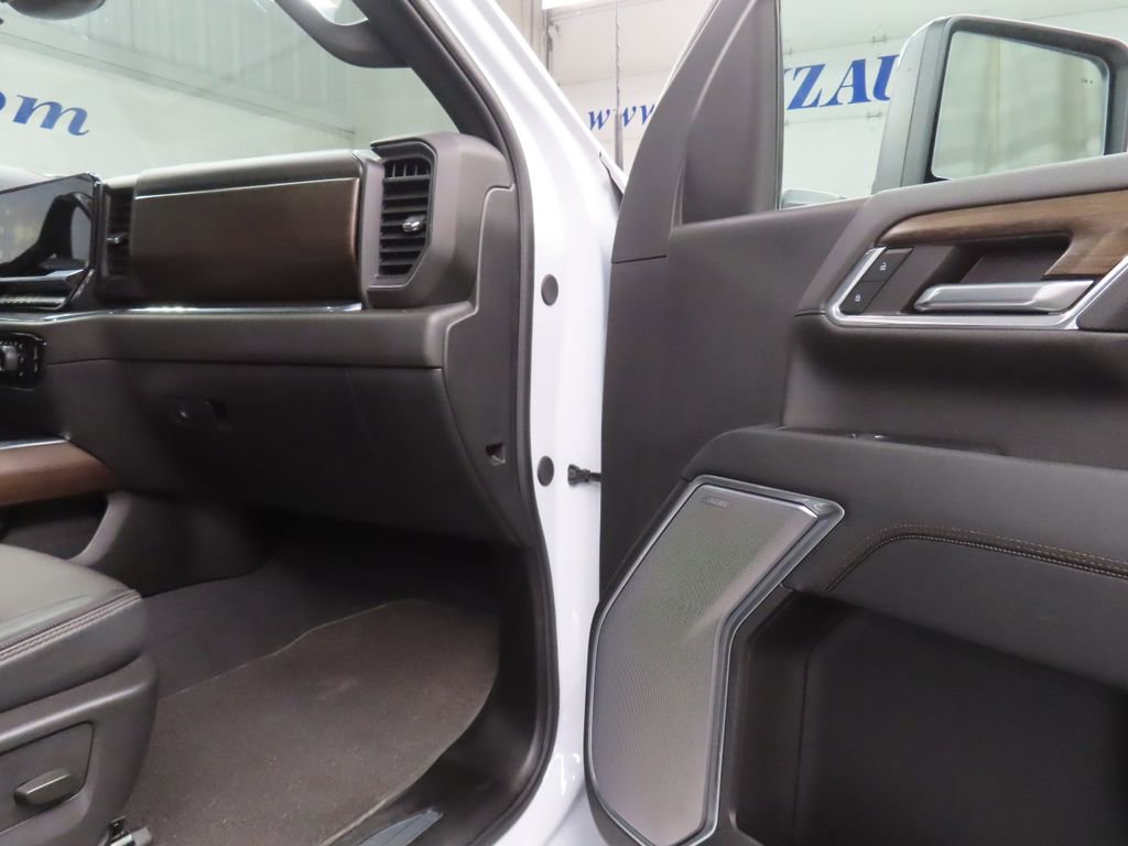 Used 2024 Chevrolet Silverado 3500 High Country w/ High Country Premium Package AWD/4WD image 33