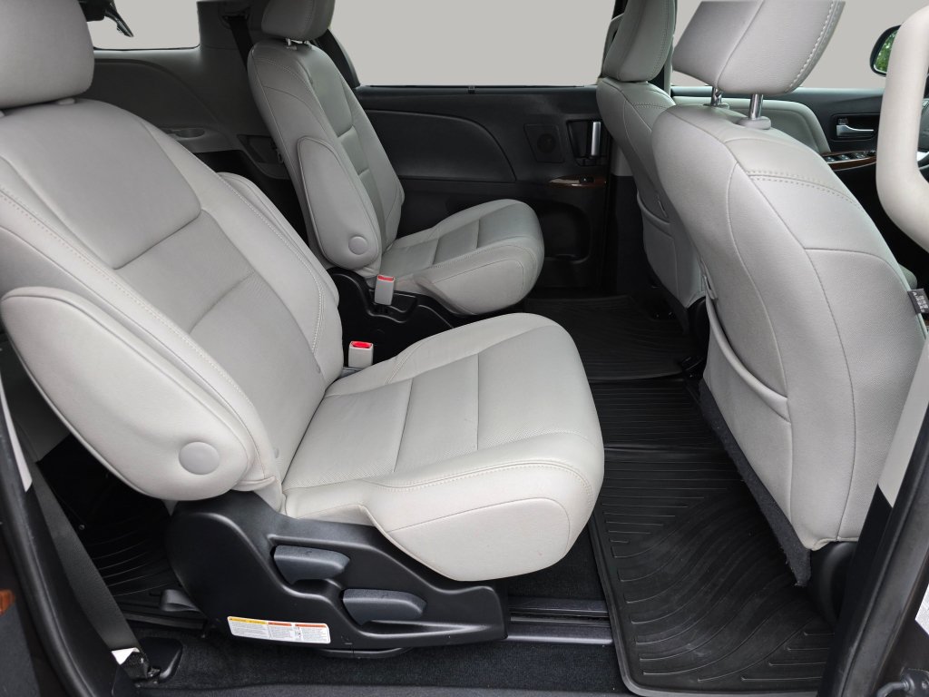 Used 2015 Toyota Sienna Limited Premium AWD/4WD image 32