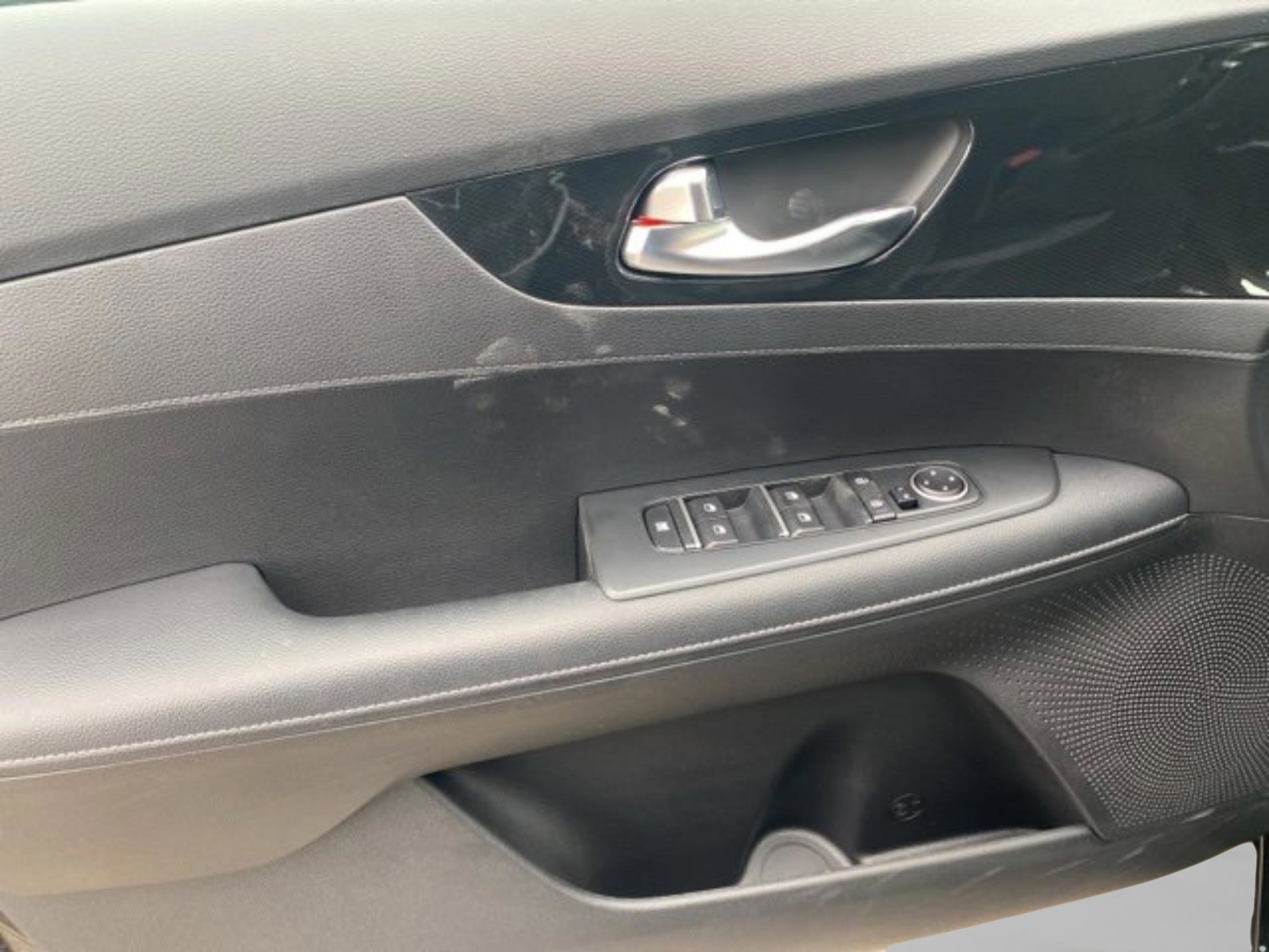 Used 2021 Kia Forte GT-Line image 13