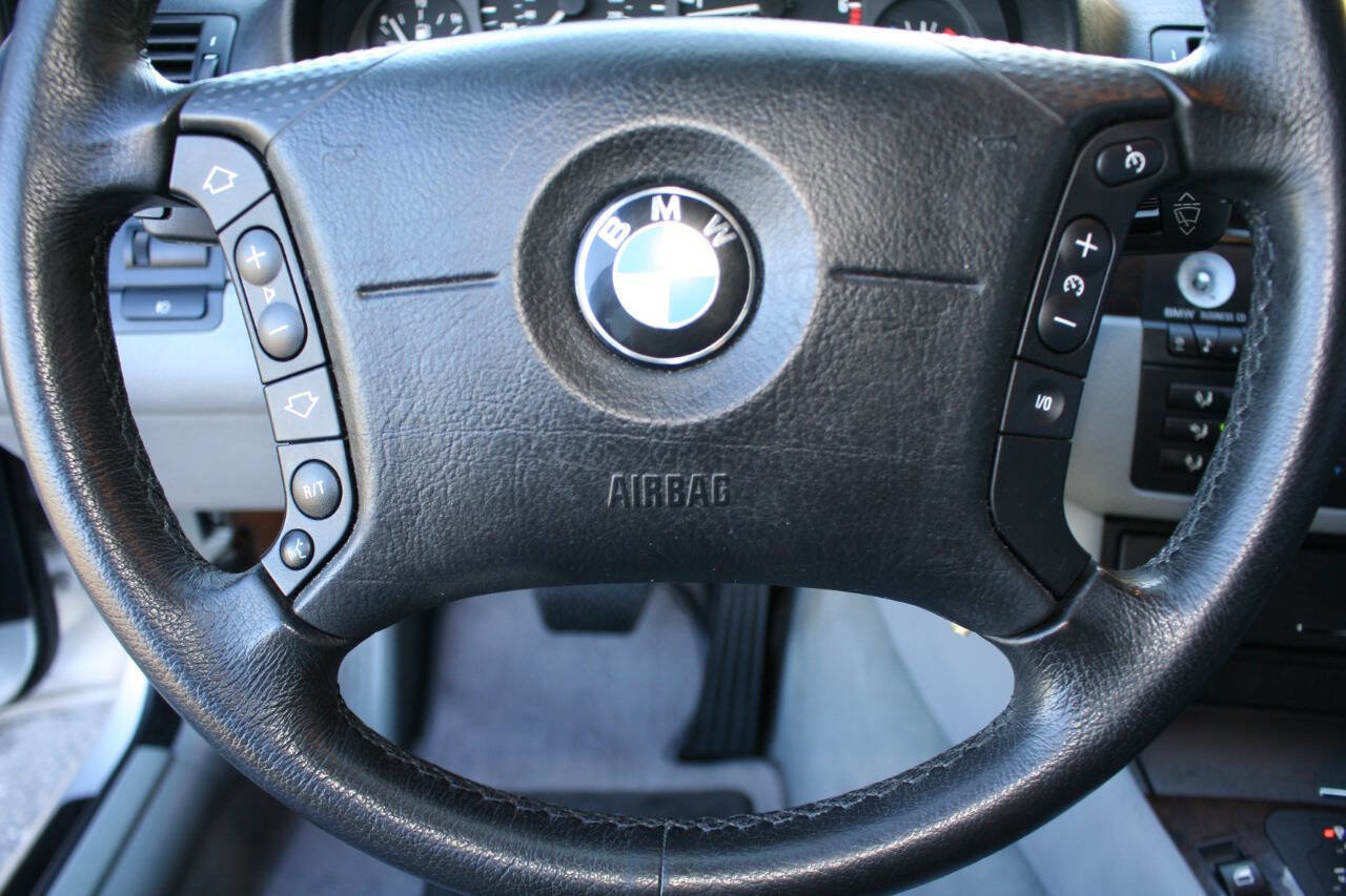Used 2003 BMW 325i Sedan image 12