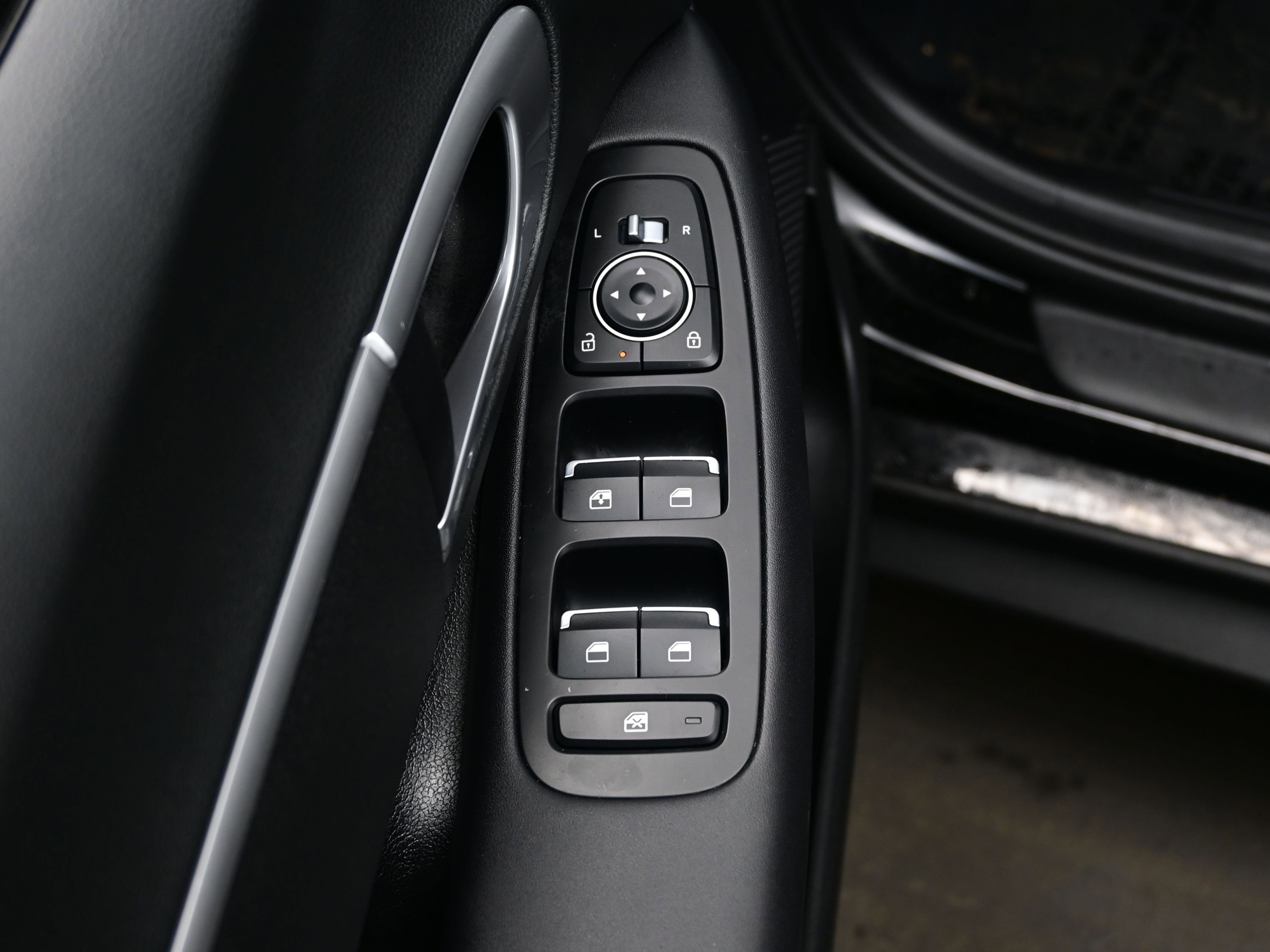 Certified 2025 Hyundai Sonata SE image 10