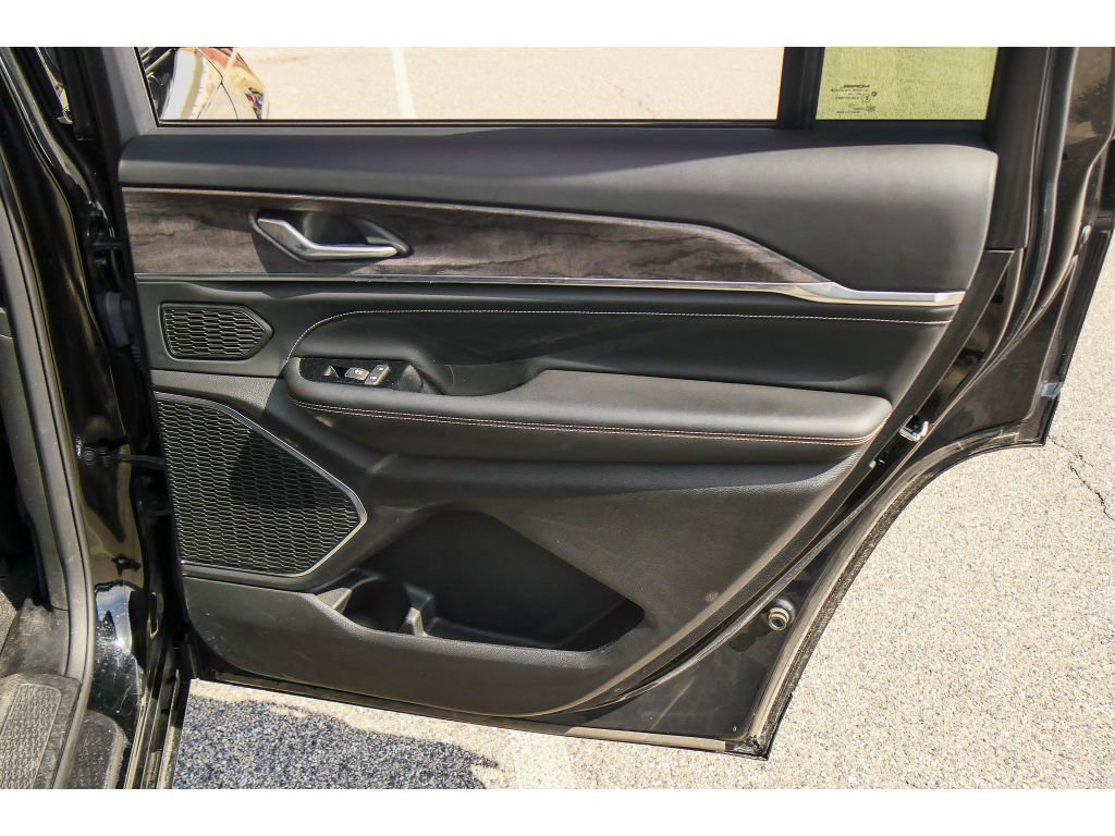 Used 2023 Jeep Grand Cherokee L Overland AWD/4WD image 23