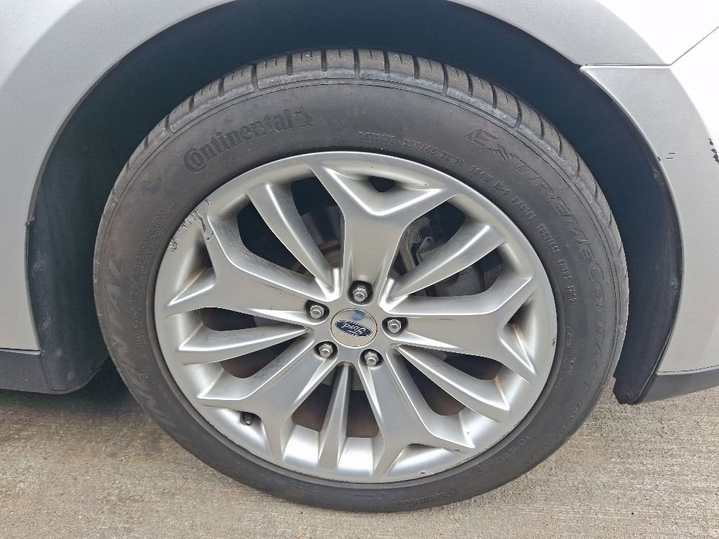 Used 2016 Ford Taurus Limited FWD image 4