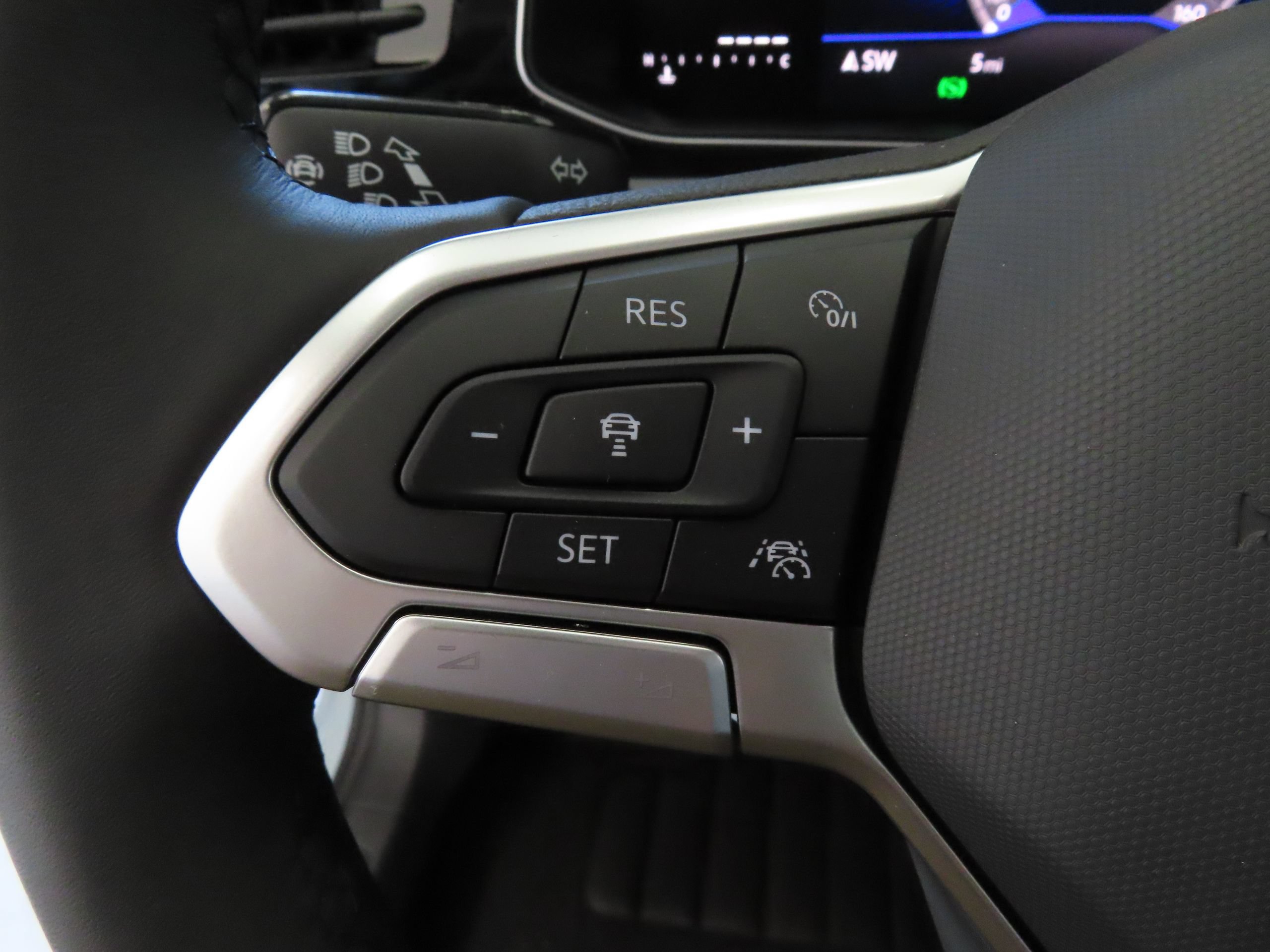 New 2026 Volkswagen Jetta SE FWD image 13