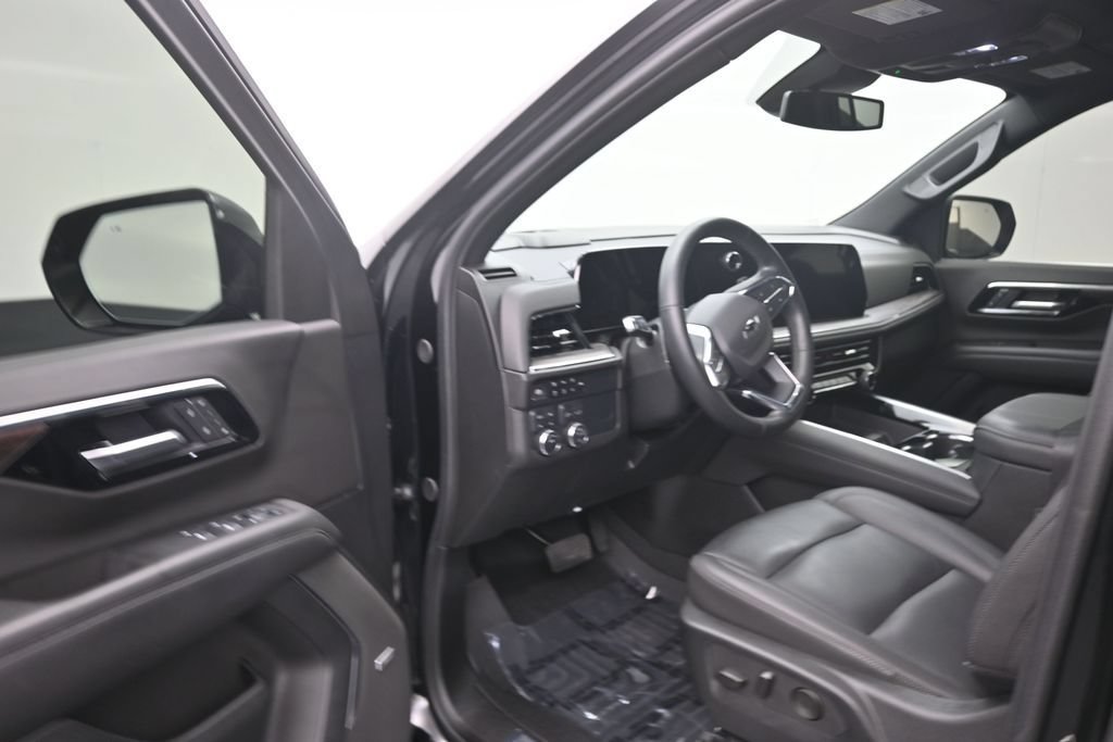 Used 2025 Chevrolet Suburban Z71 w/ Comfort Package AWD/4WD image 10