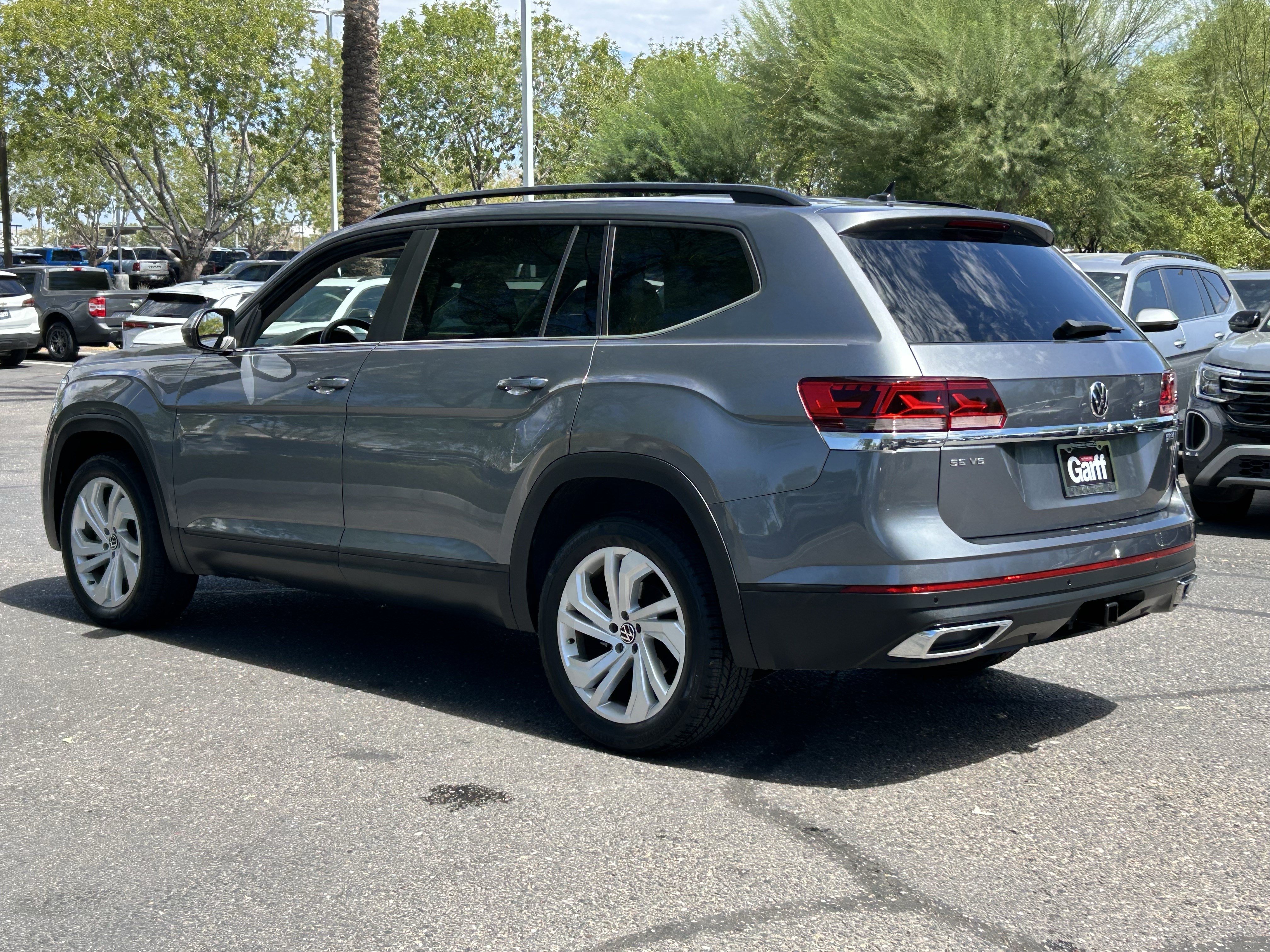 Used 2023 Volkswagen Atlas SE w/ Panoramic Sunroof Package FWD image 3