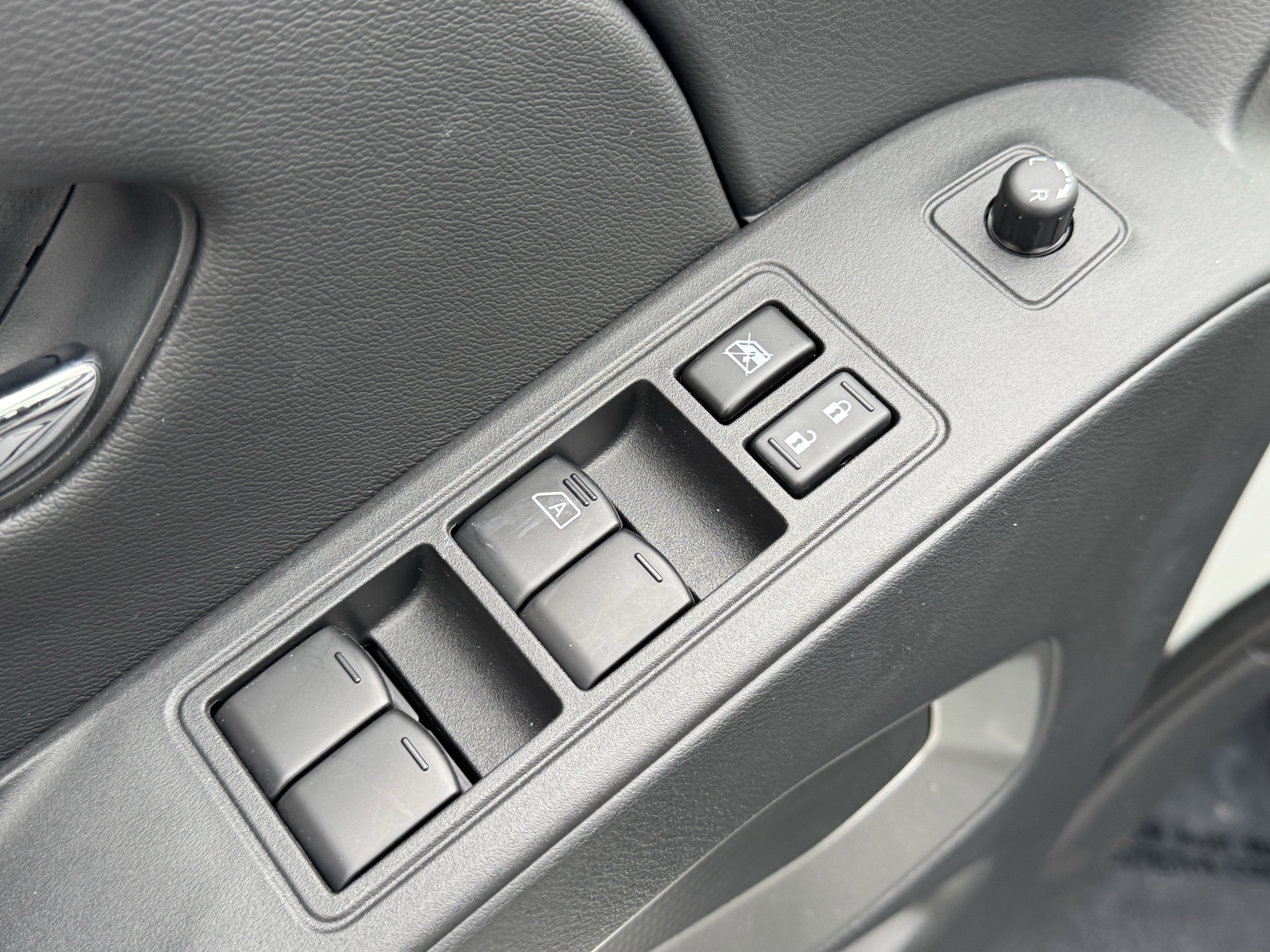 Certified 2025 Nissan Frontier SV w/ SV Convenience Package image 24