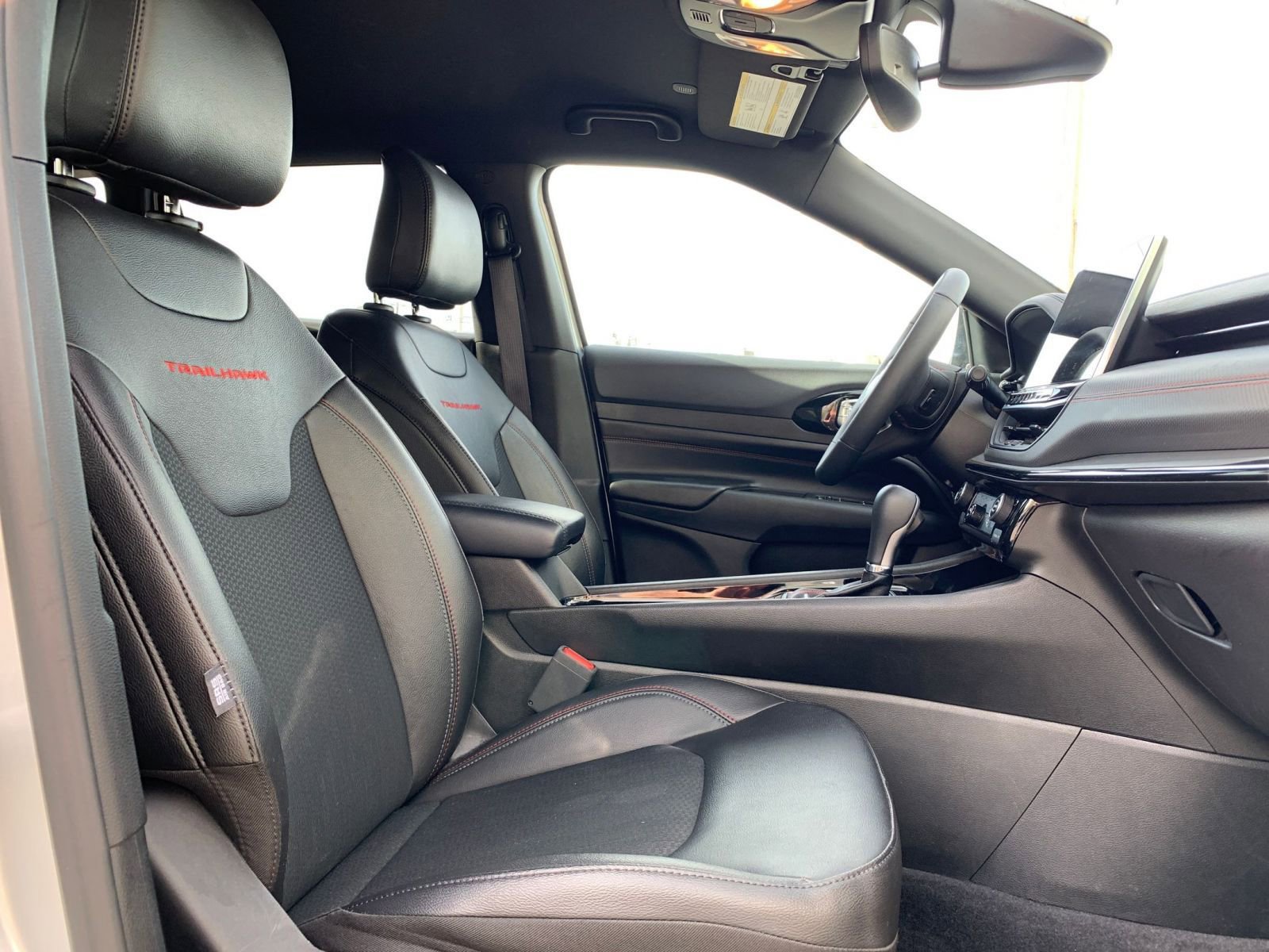 Used 2025 Jeep Compass Trailhawk image 35