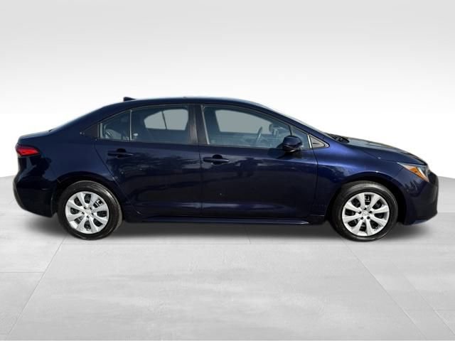 Used 2022 Toyota Corolla LE image 5