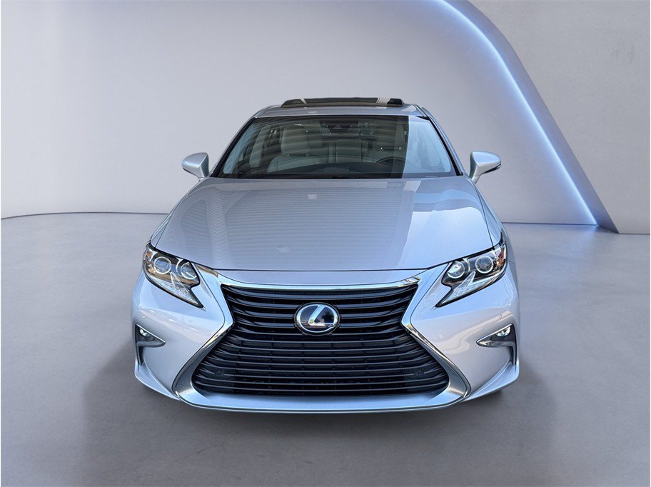 Used 2016 Lexus ES 300h w/ Luxury Package w/Wood Trim FWD image 2