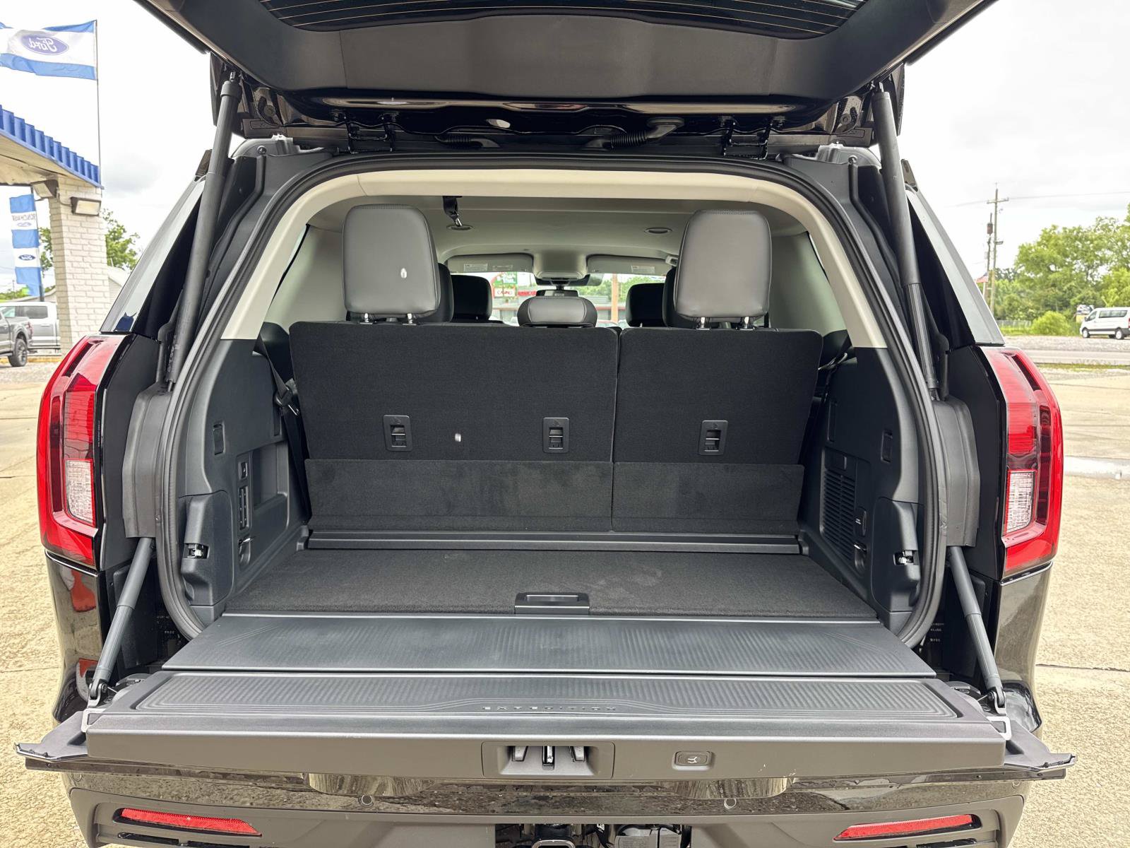 New 2026 Ford Expedition Active RWD image 6