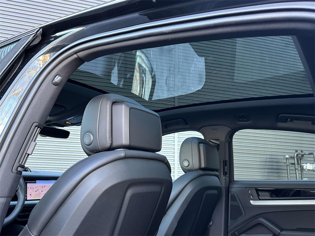 New 2026 Porsche Cayenne S image 17