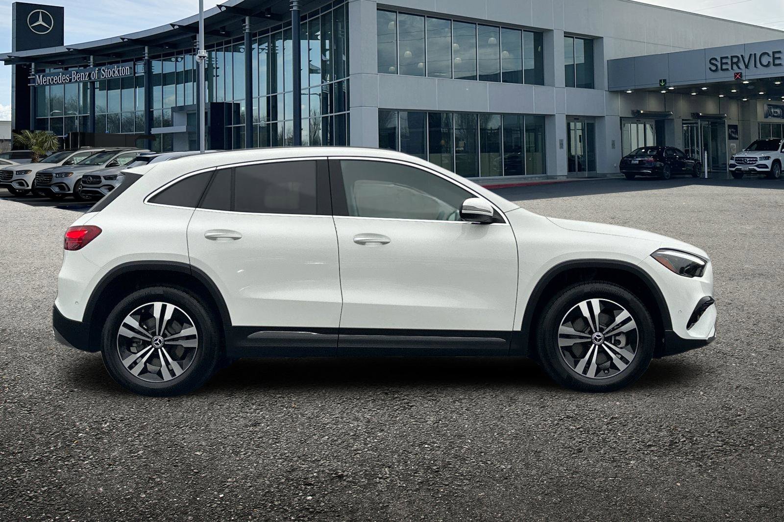 Certified 2025 Mercedes-Benz GLA 250 4MATIC image 3