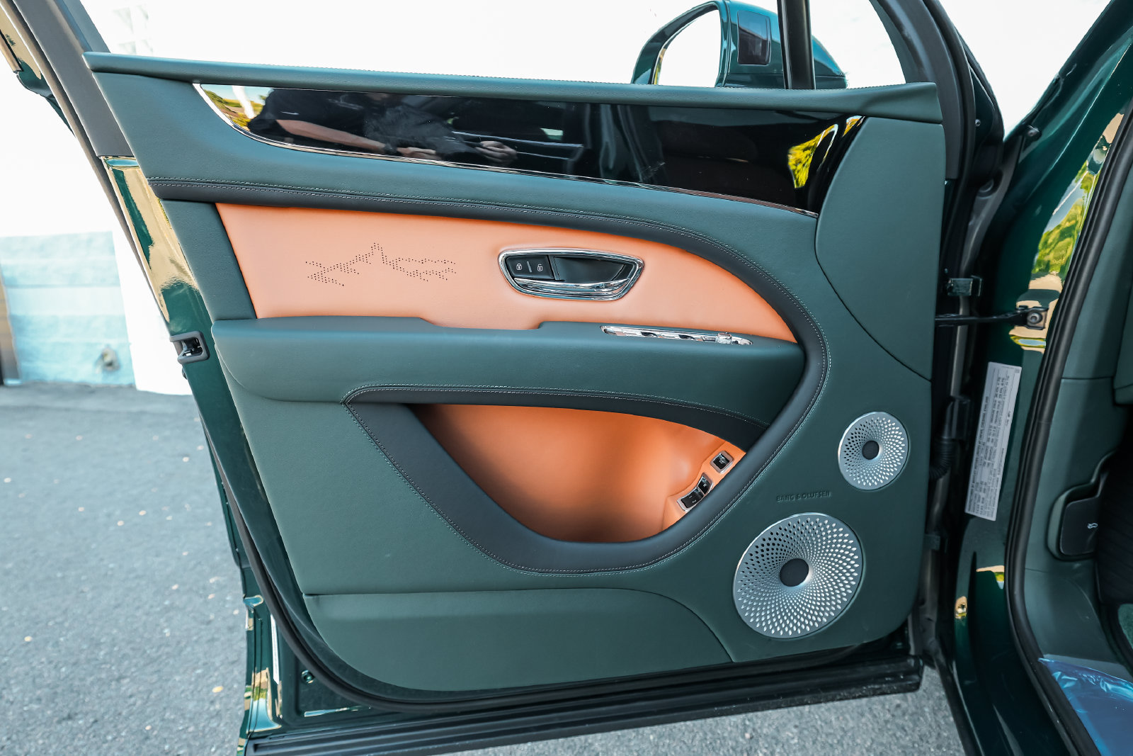 New 2027 Bentley Bentayga AWD/4WD image 24
