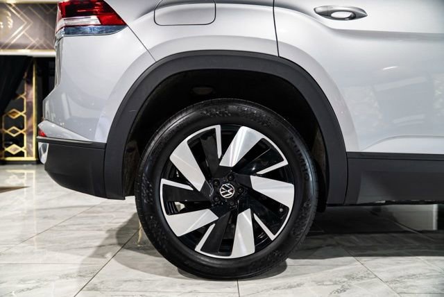 Used 2025 Volkswagen Atlas Cross Sport SE AWD/4WD image 32