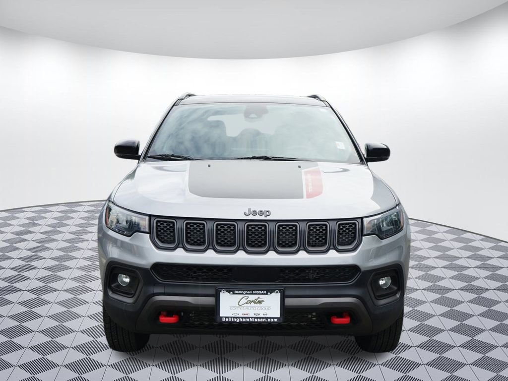 Used 2023 Jeep Compass Trailhawk AWD/4WD image 2