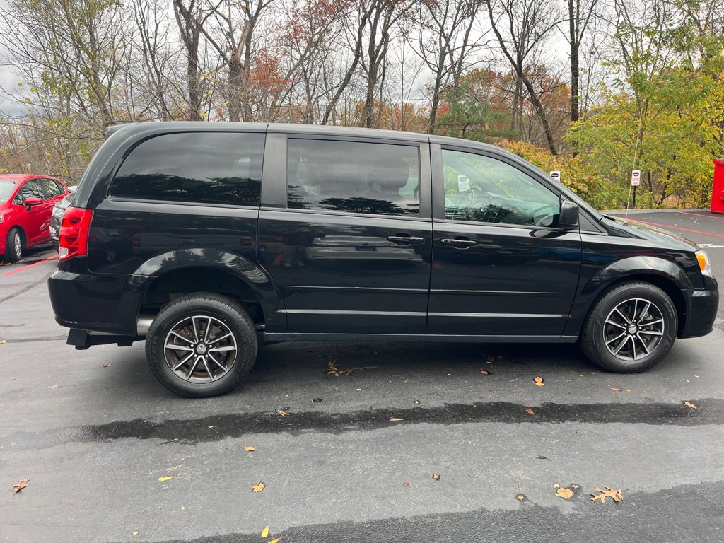Used 2015 Dodge Grand Caravan SE image 5