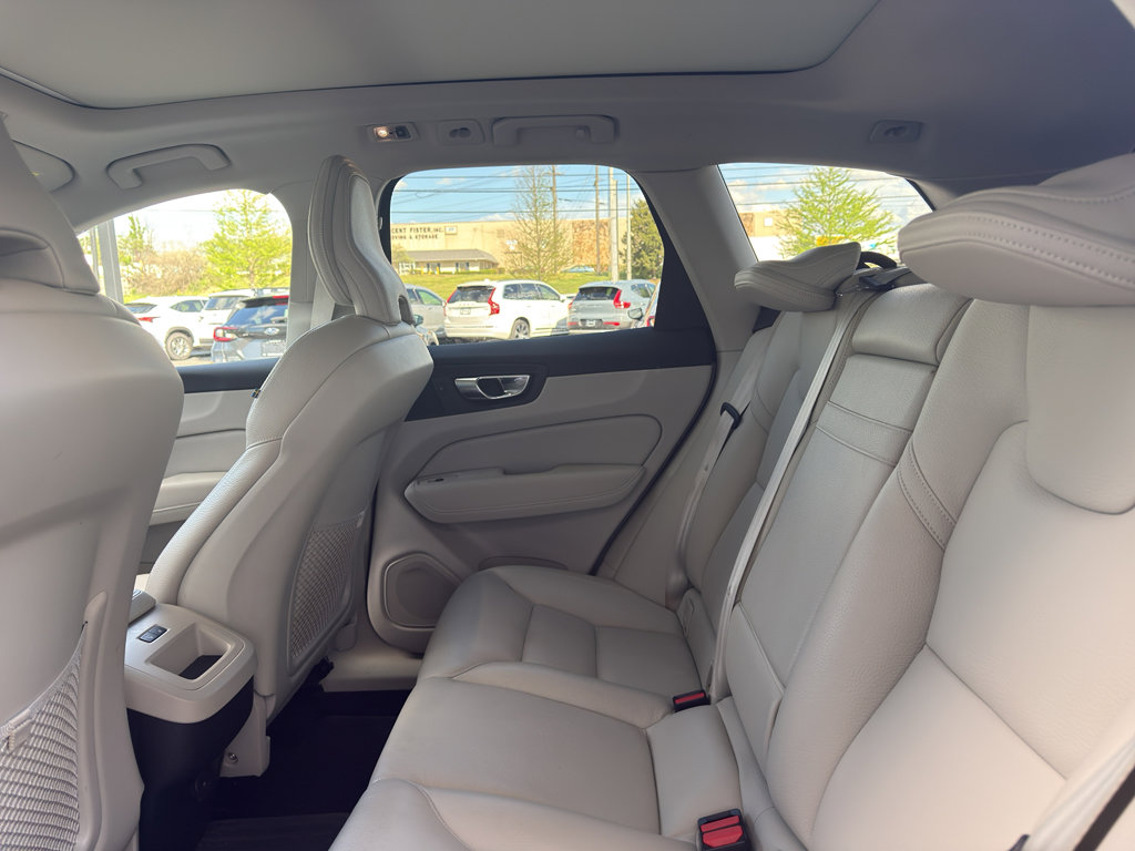 Used 2021 Volvo XC60 T6 Momentum w/ Protection Package Premier image 10