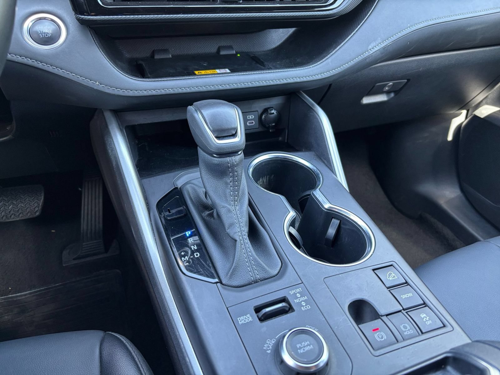 Used 2025 Toyota Highlander XSE AWD/4WD image 44