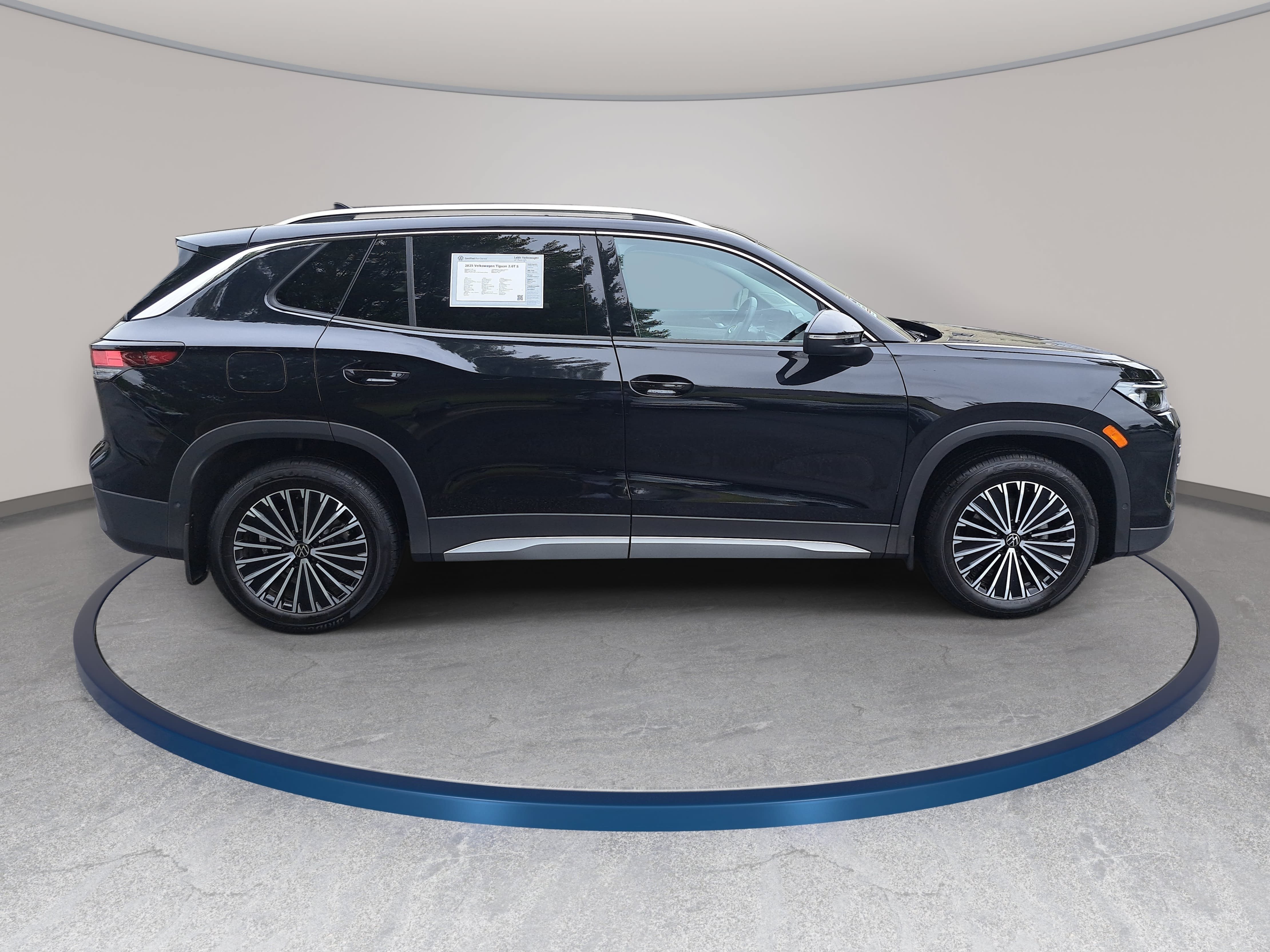 Certified 2025 Volkswagen Tiguan S FWD image 4