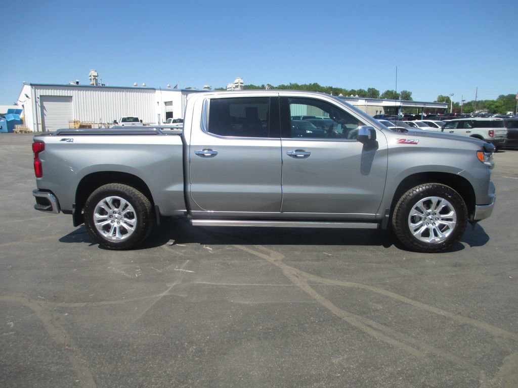 Used 2024 Chevrolet Silverado 1500 LTZ w/ LTZ Premium Package AWD/4WD image 5