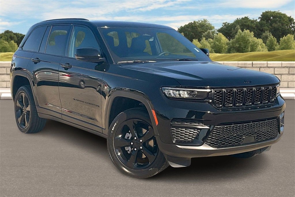 New 2025 Jeep Grand Cherokee Altitude image 2
