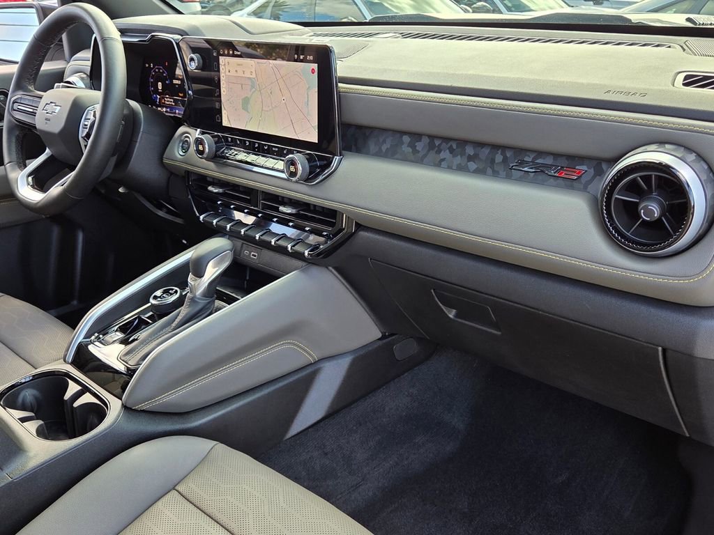 Used 2025 Chevrolet Colorado ZR2 w/ Technology Package image 17