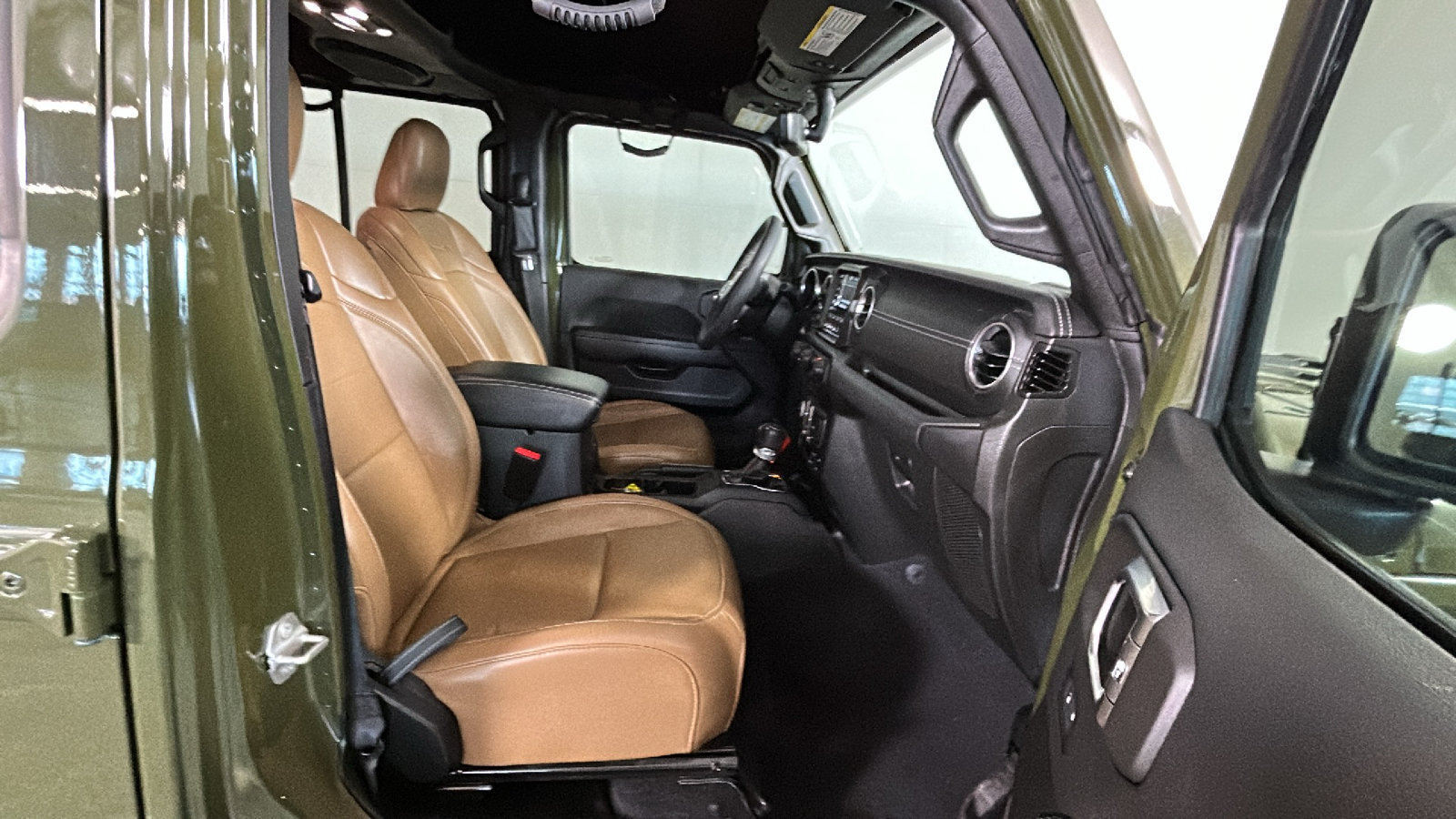 Used 2023 Jeep Wrangler Unlimited Sahara AWD/4WD image 34