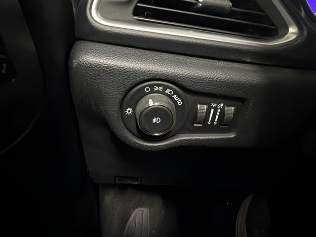 Used 2026 Chrysler Pacifica Select FWD image 23