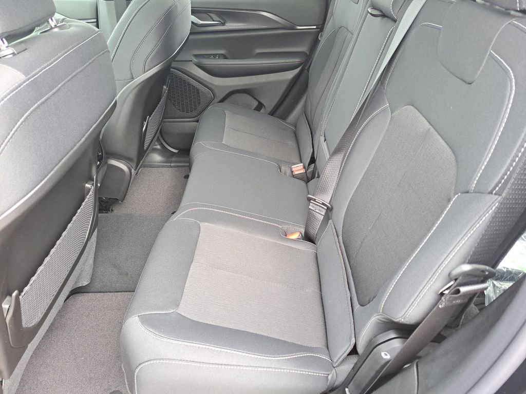 New 2026 Jeep Grand Cherokee Laredo image 16