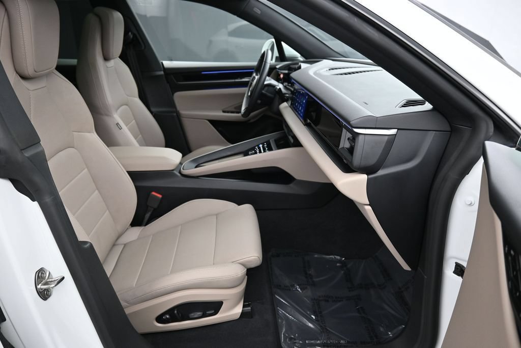 Certified 2025 Porsche Macan Electric RWD image 28