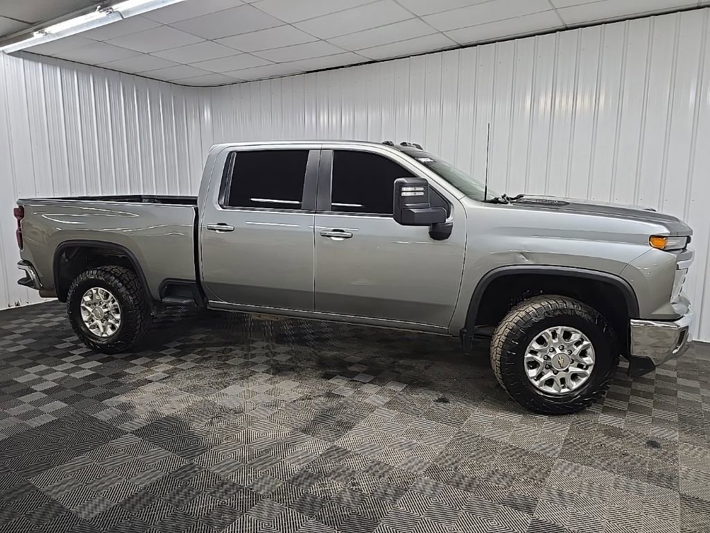 Used 2024 Chevrolet Silverado 3500 LT image 1