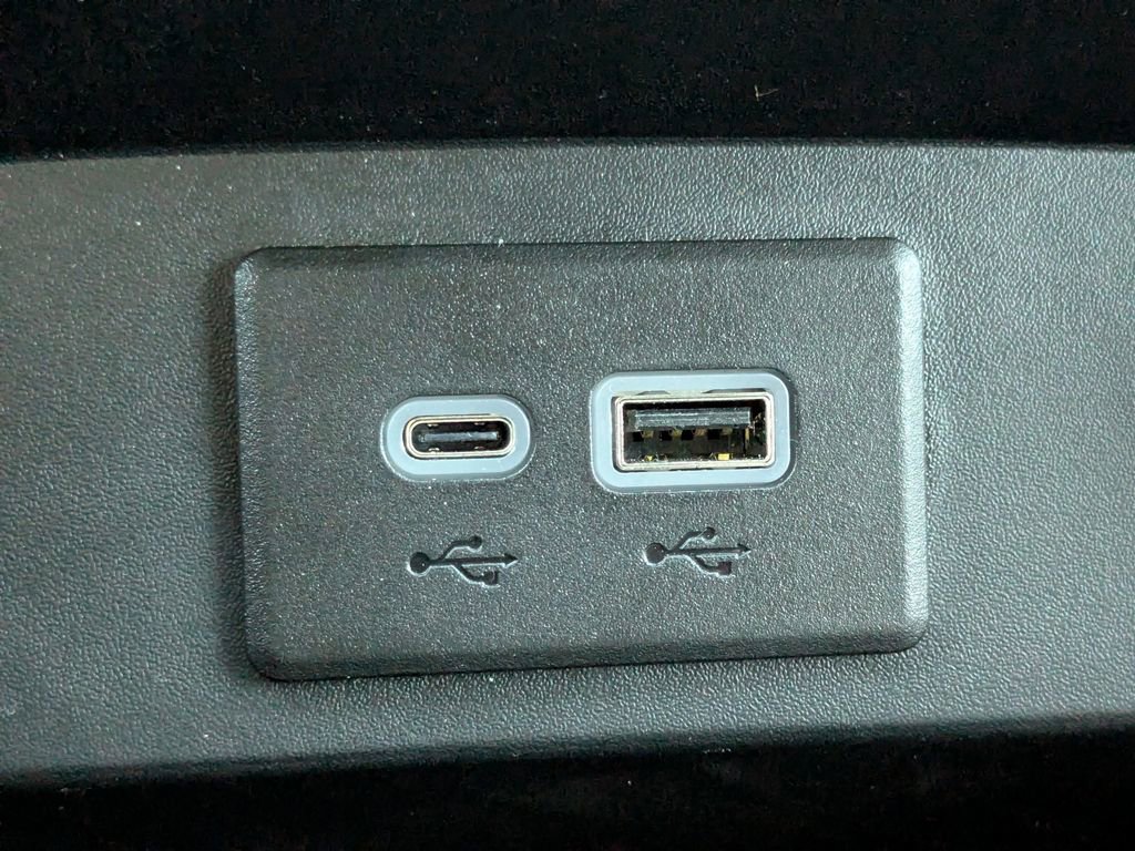 Certified 2025 Chevrolet Suburban Z71 image 30