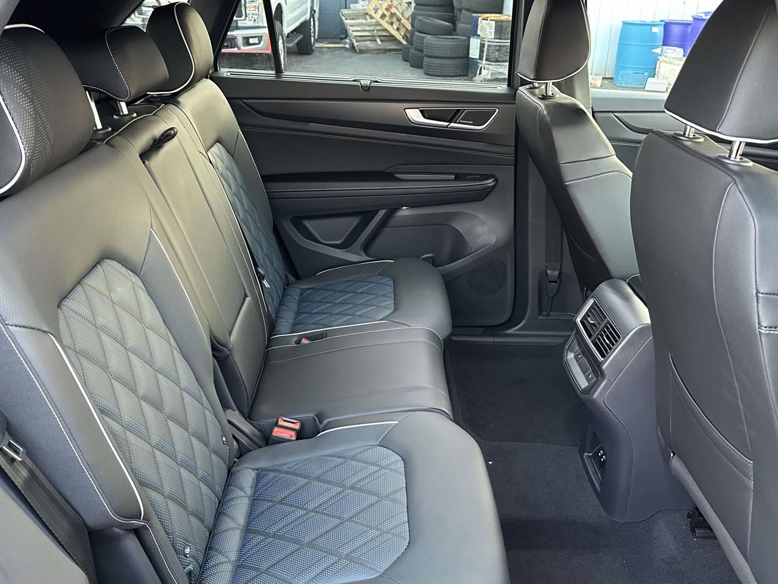 New 2026 Volkswagen Atlas Cross Sport SEL Premium R-Line AWD/4WD image 15