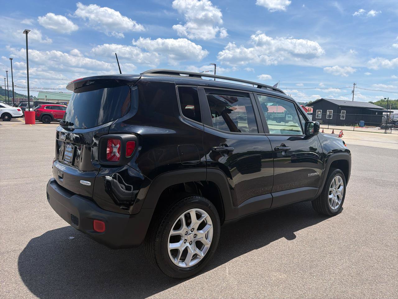 Used 2018 Jeep Renegade Latitude w/ Safety & Security Group AWD/4WD image 4