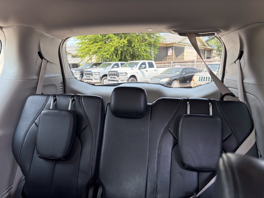 Used 2023 Chrysler Pacifica Touring-L FWD image 17