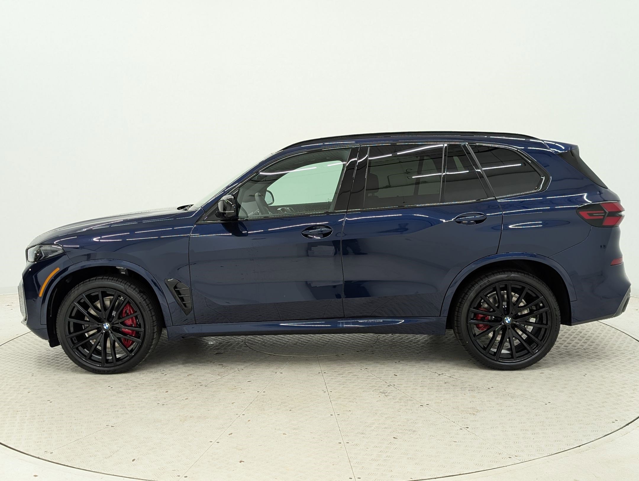 New 2026 BMW X5 M60i image 2