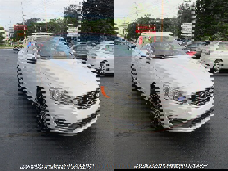 Used 2017 Volvo S60 T5 Inscription image 1