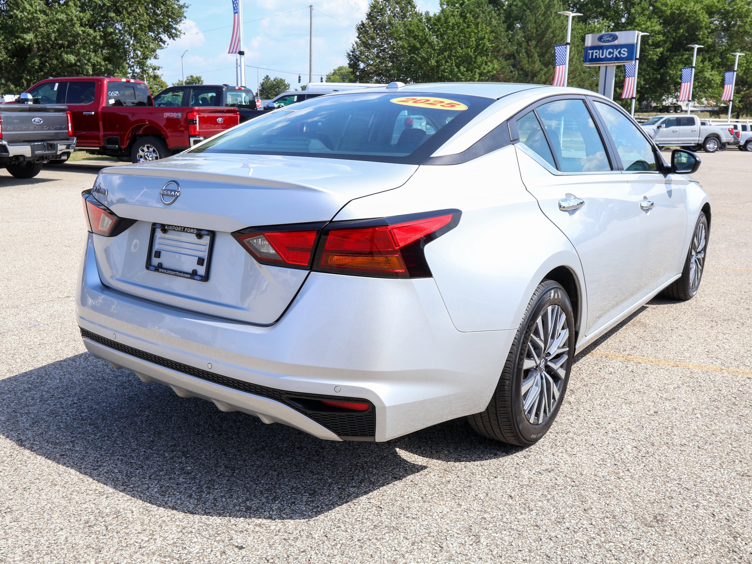 Used 2025 Nissan Altima 2.5 SV FWD image 5