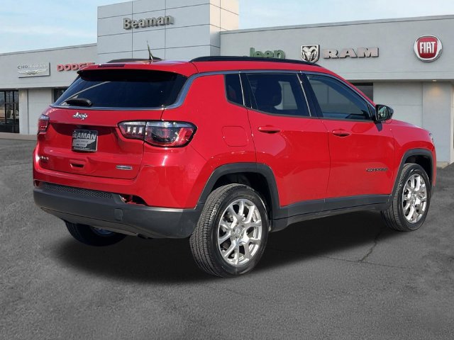 Used 2023 Jeep Compass Latitude w/ Sun and Sound Group AWD/4WD image 7