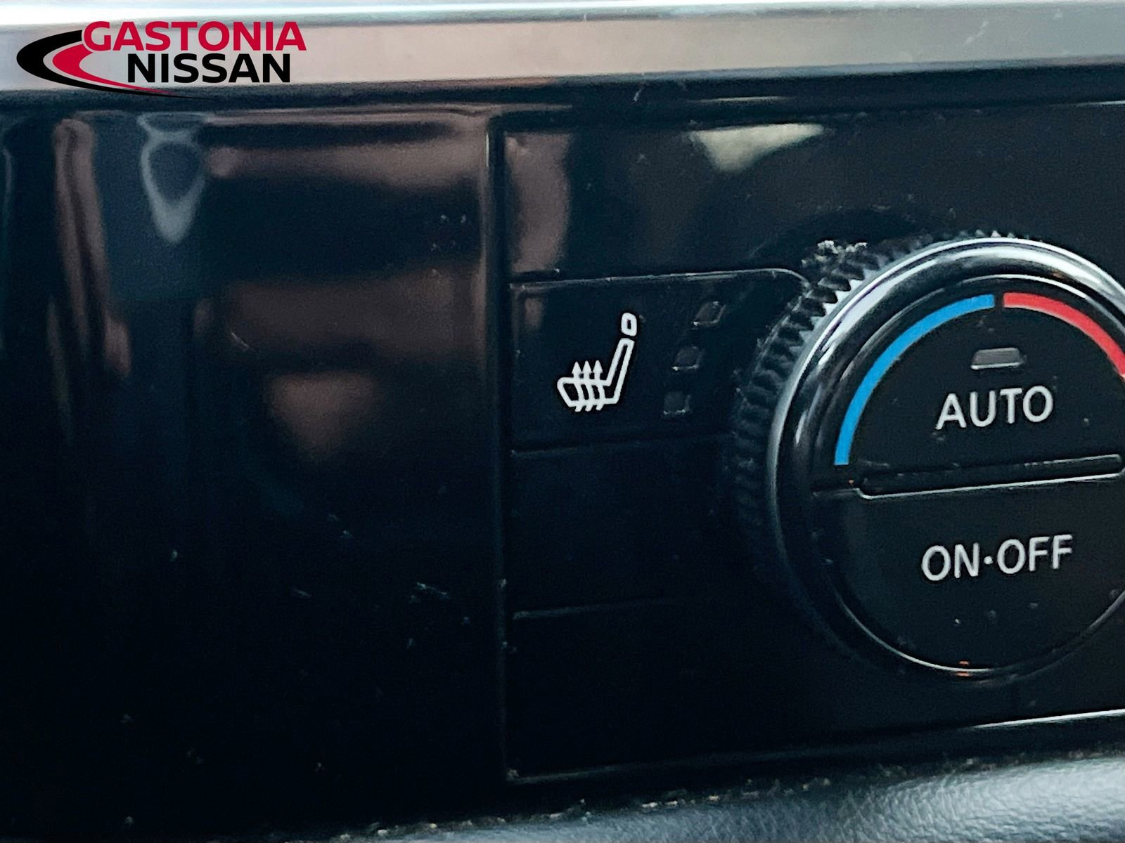 Used 2024 Nissan Pathfinder SV image 26