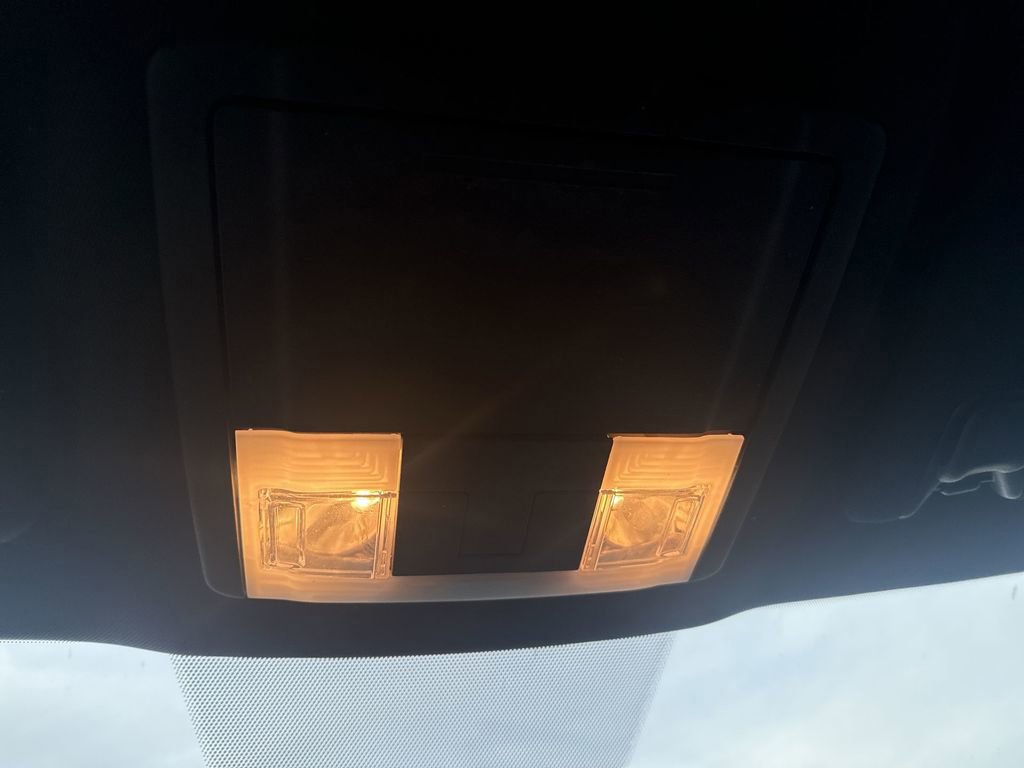 Used 2019 Ford Explorer XLT image 34