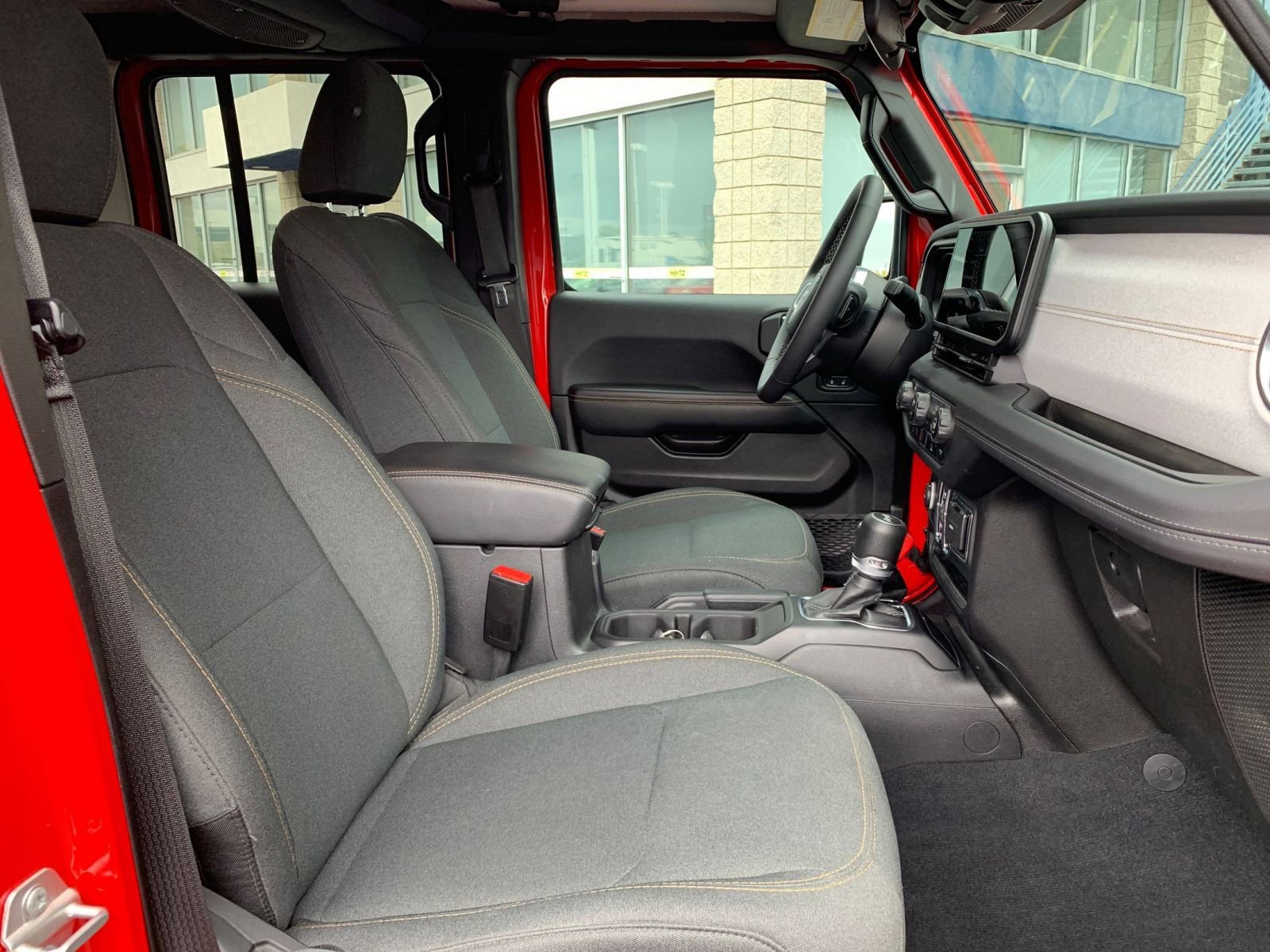 Used 2025 Jeep Wrangler Sahara image 35
