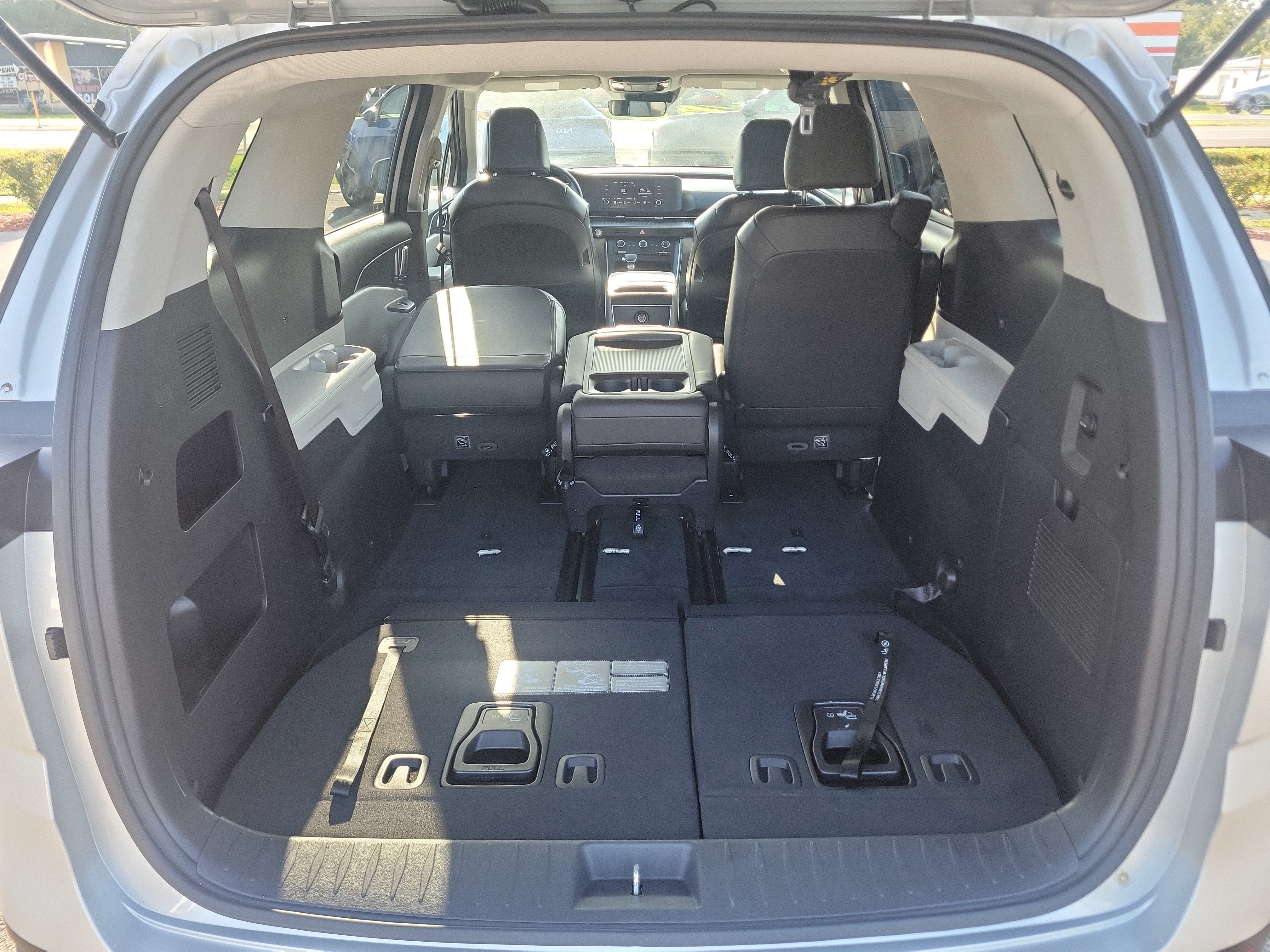 Used 2023 Kia Carnival LX FWD image 12