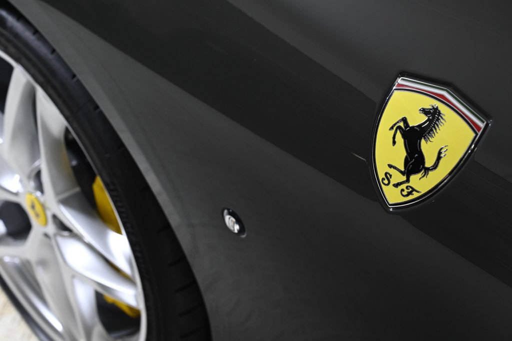 Used 2025 Ferrari Roma Spider RWD image 27