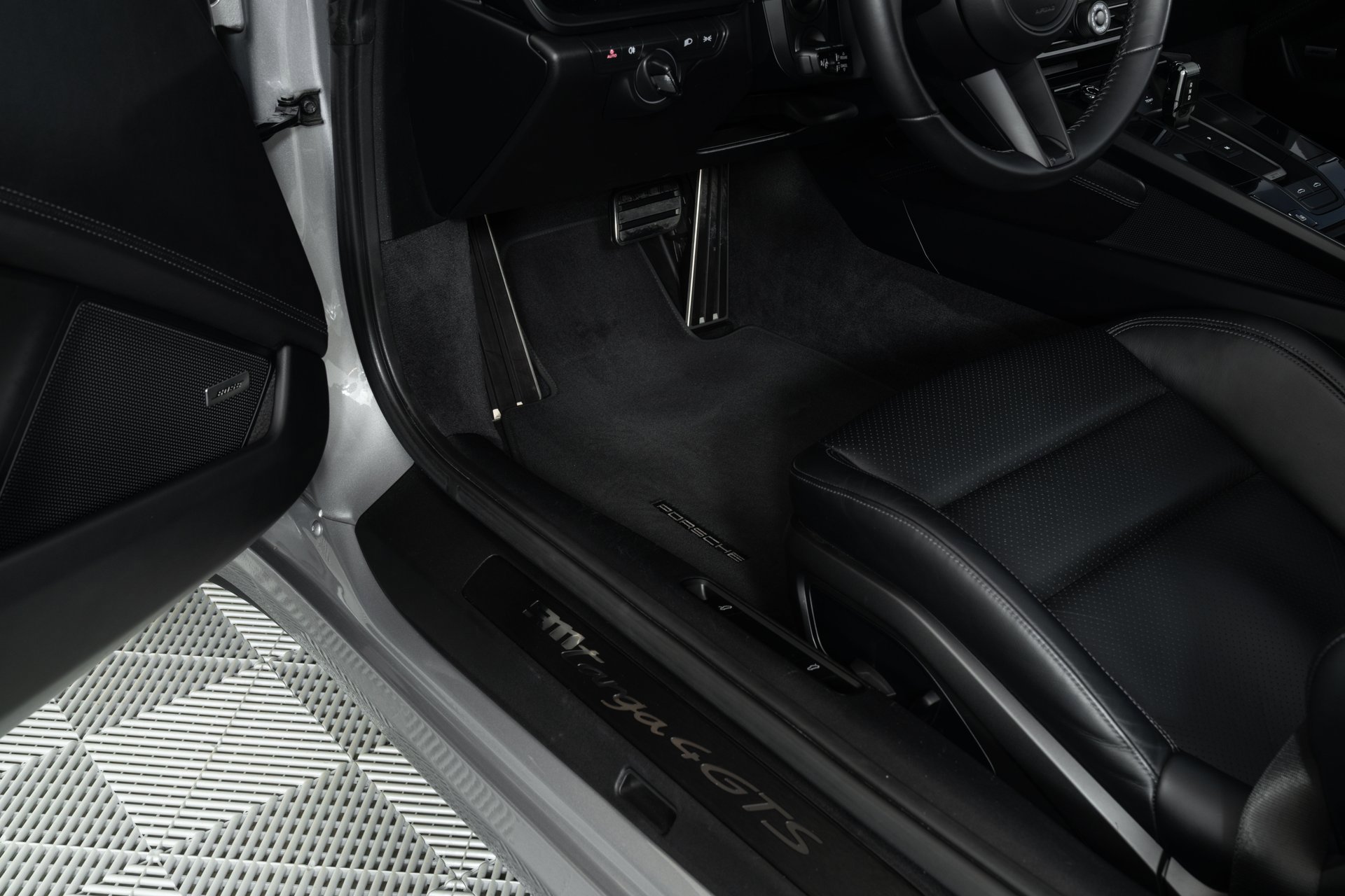 Used 2024 Porsche 911 Targa 4 GTS image 15