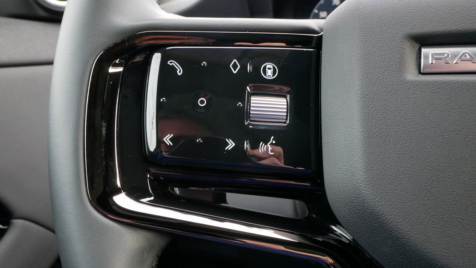 Used 2024 Land Rover Range Rover Evoque Dynamic SE image 49